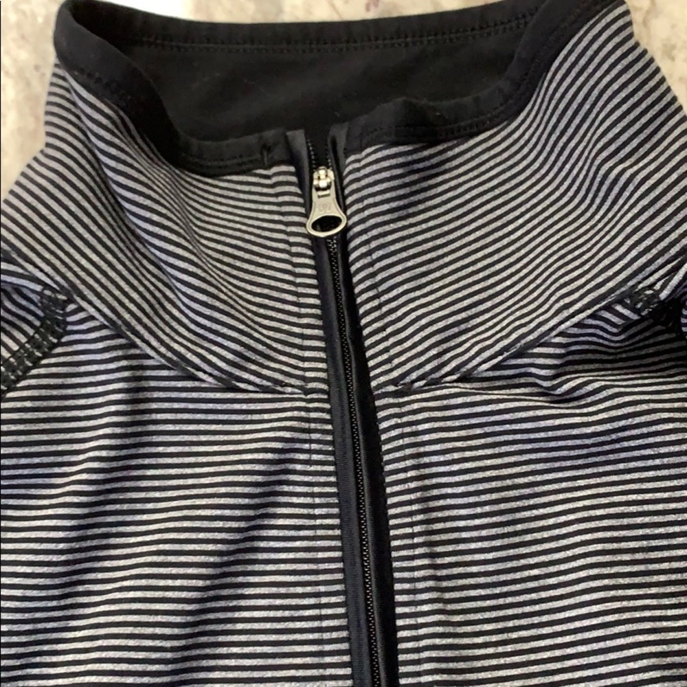 Form fitting lululemon jacket - Picture 3 of 7